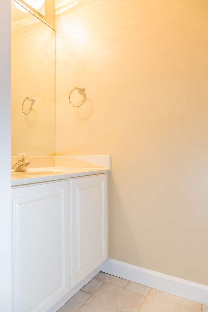 255 Cimarron Road East Lombard, IL 60148 - Photo 19 of 24 Gallery Image 19