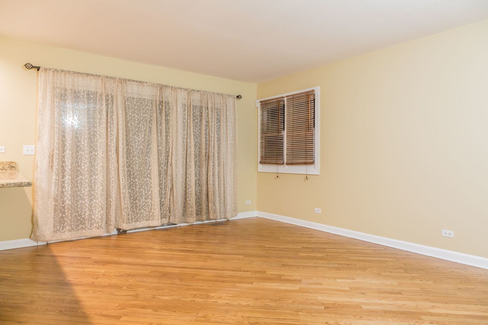 255 Cimarron Road East Lombard, IL 60148 - Photo 9 of 24 Gallery Image 9