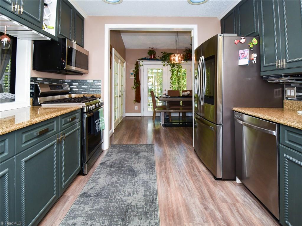 kitchen w/view of breakfast area