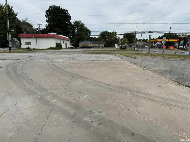 $149,900 | 901 North Victor Street, Christopher, IL 62822