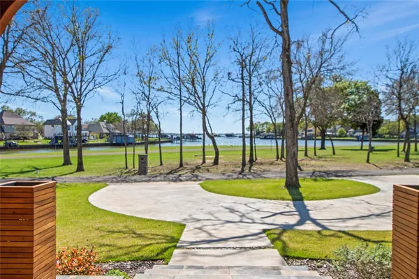 $995,000 | 148 Hilton Head Island Drive, Mabank, TX 75156