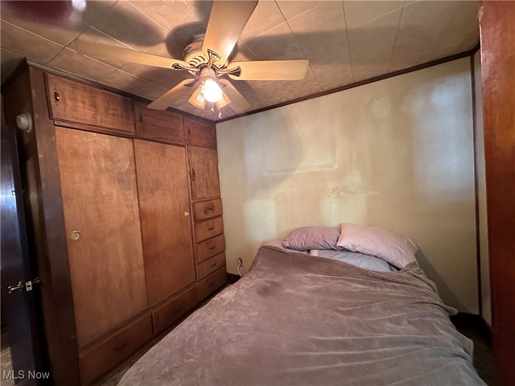 4058 Pardee Road Stow, OH 44224 - Photo 18 of 24 Bedroom featuring a ceiling fan and a closet
