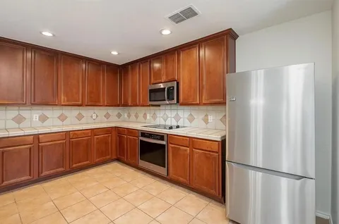 $525,000 | 512 Darlene Trail, Euless, TX 76039