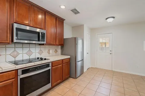 $525,000 | 512 Darlene Trail, Euless, TX 76039