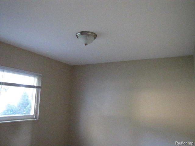 3130 Emmons Avenue Rochester, MI 48307 - Photo 15 of 19 New Bedroom light fixtures