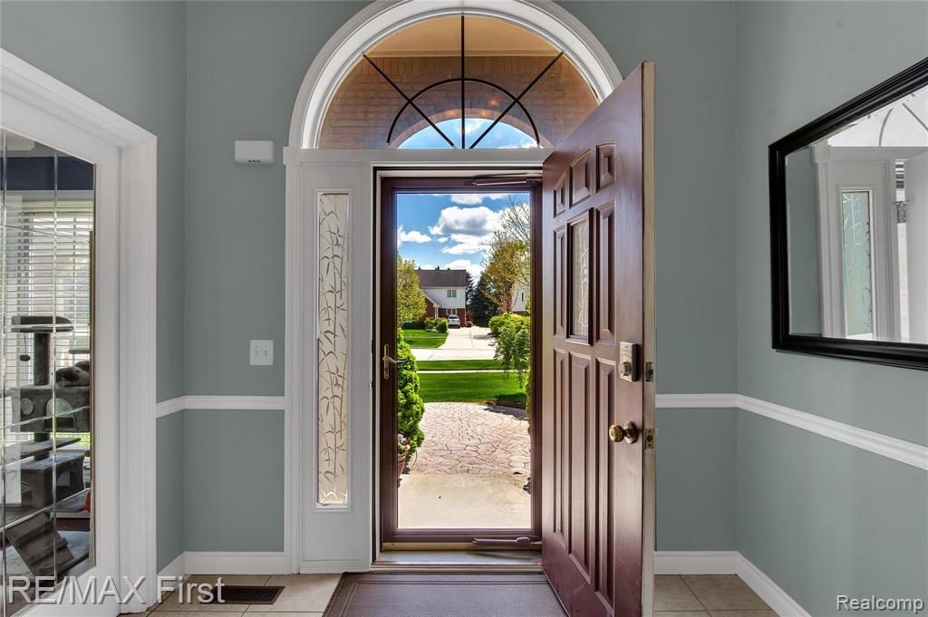 1012 Rochelle Park Drive Rochester Hills, MI 48309 - Photo 10 of 38