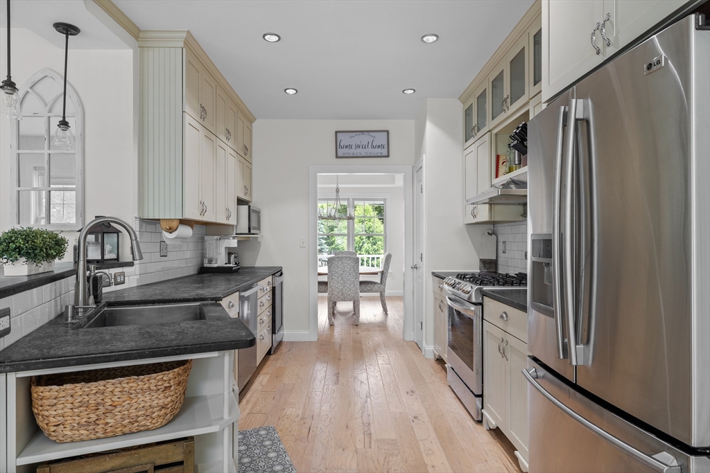 20 Bryn Mawr Road Wellesley, MA 02482 - Photo 5 of 26