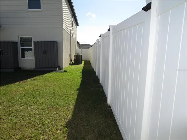 a view of a house with backyard and porch
