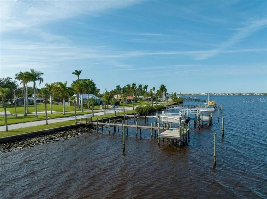 2520 Riverside Drive East Bradenton, FL 34208 - Photo 2 of 6