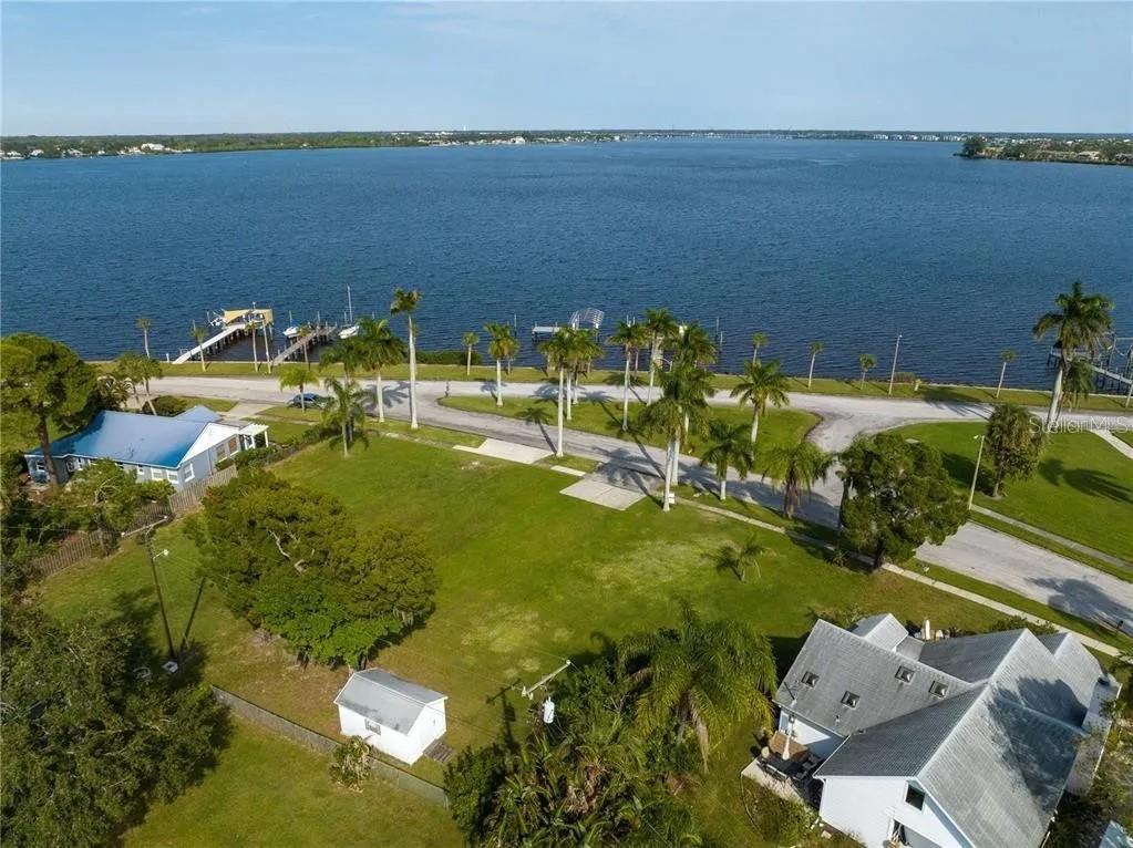 2520 Riverside Drive East Bradenton, FL 34208 - Photo 5 of 6