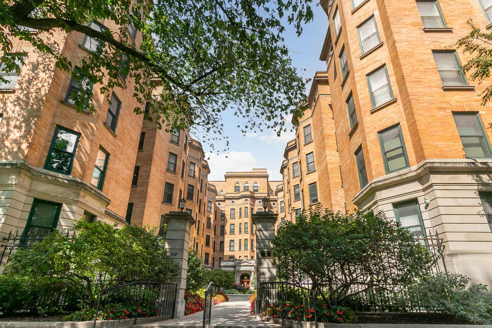 550 West Surf Street, Unit C316 Chicago, IL 60657 - Photo 1 of 16