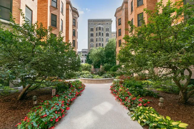 $375,000 | 550 West Surf Street, Unit C316, Chicago, IL 60657