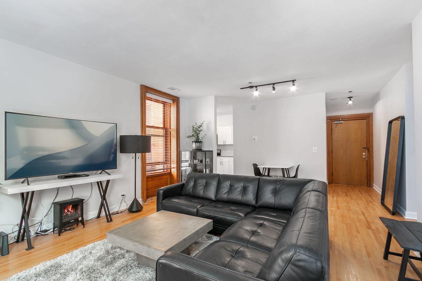 550 West Surf Street, Unit C316 Chicago, IL 60657 - Photo 7 of 16 a living room with furniture and a flat screen tv