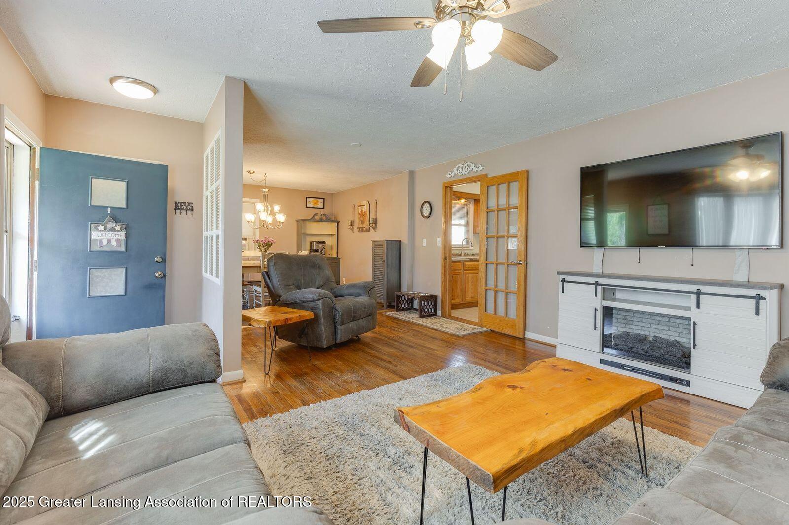 2224 Pembroke Road Lansing, MI 48906 - Photo 13 of 49 lmvwAf1Q