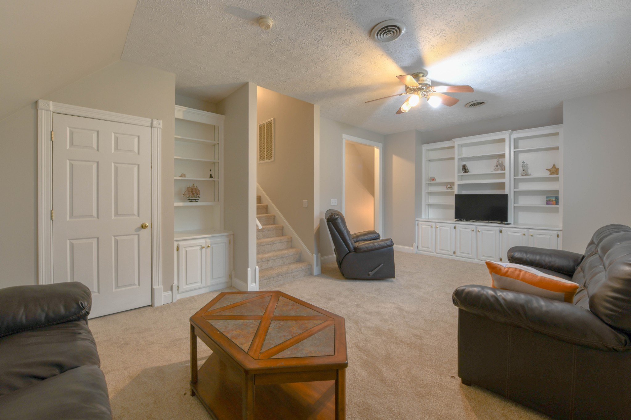 2558 South Mt Pleasant Road Greenbrier, TN 37073 - Photo 23 of 36 a living room with furniture and a flat screen tv