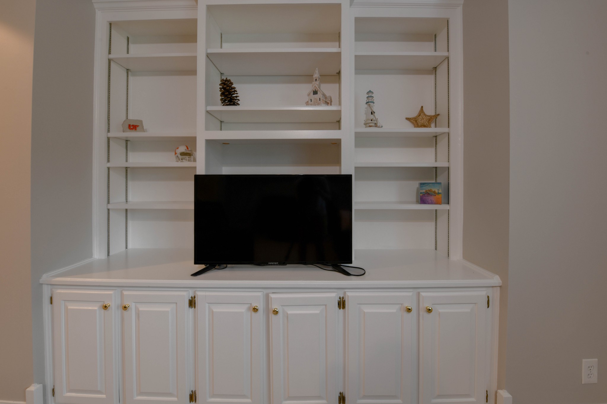 2558 South Mt Pleasant Road Greenbrier, TN 37073 - Photo 24 of 36 a room with a fireplace