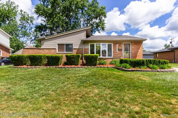 $374,800 | 220 Winry Drive, Rochester, MI 48307