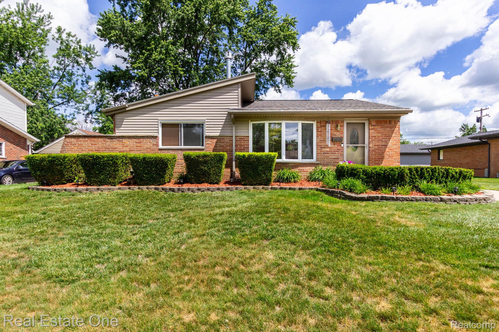 220 Winry Drive Rochester, MI 48307 - Photo 1 of 35 Brick and siding facade with a prominent bay window