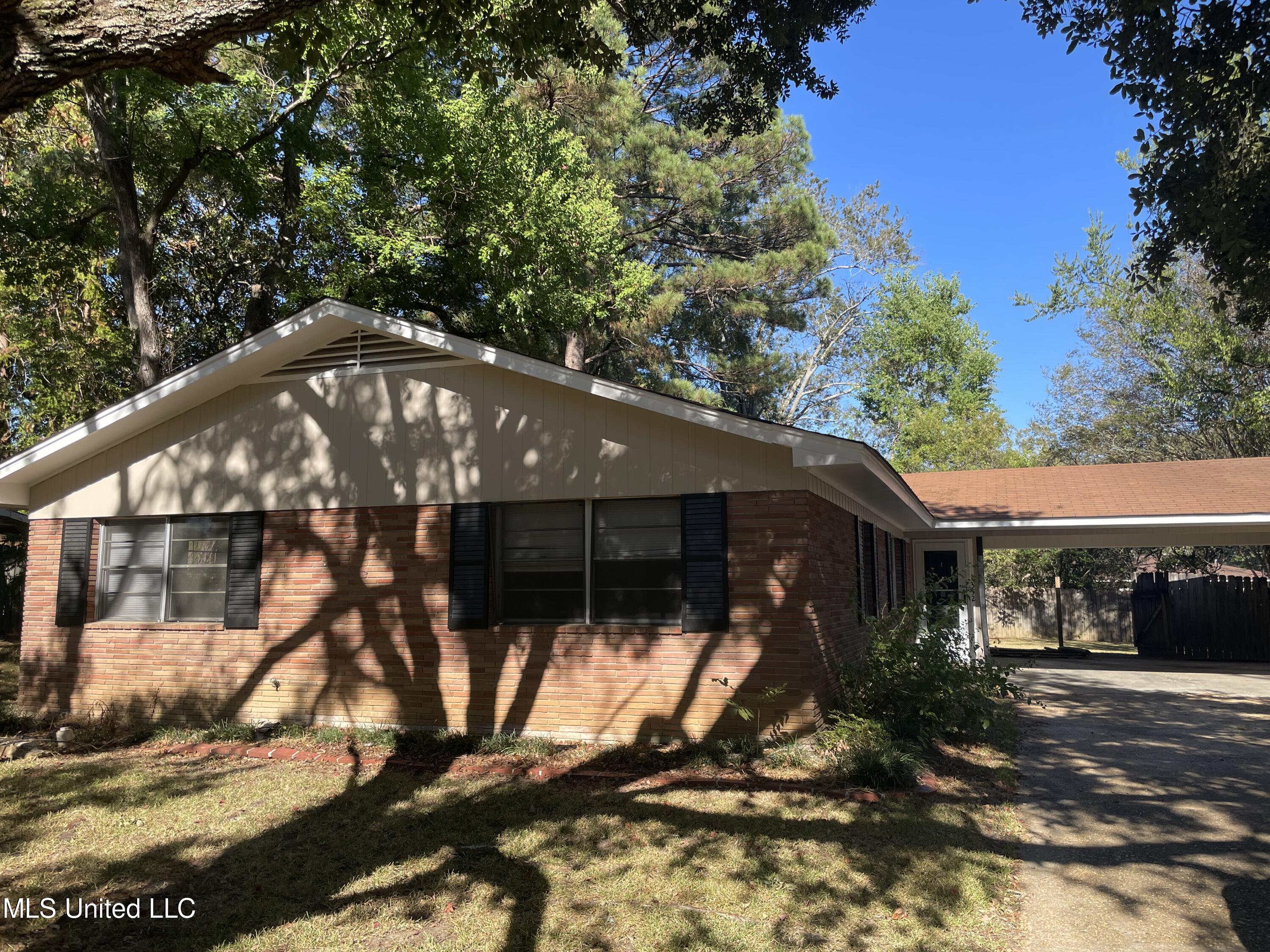 1352 Deerfield Lane Jackson, MS 39211 - Photo 1 of 9 IMG_4872