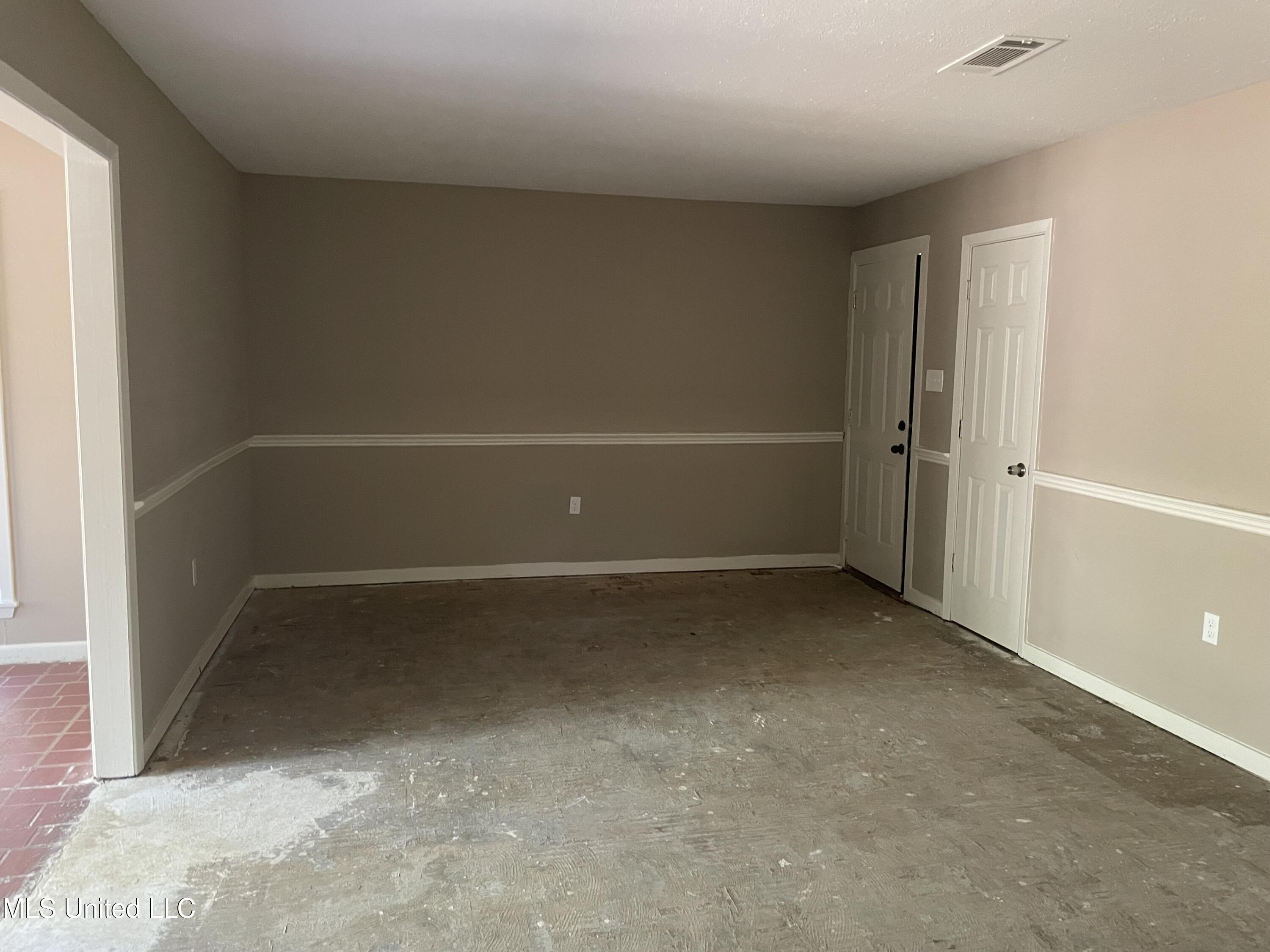 1352 Deerfield Lane Jackson, MS 39211 - Photo 3 of 9 IMG_4875