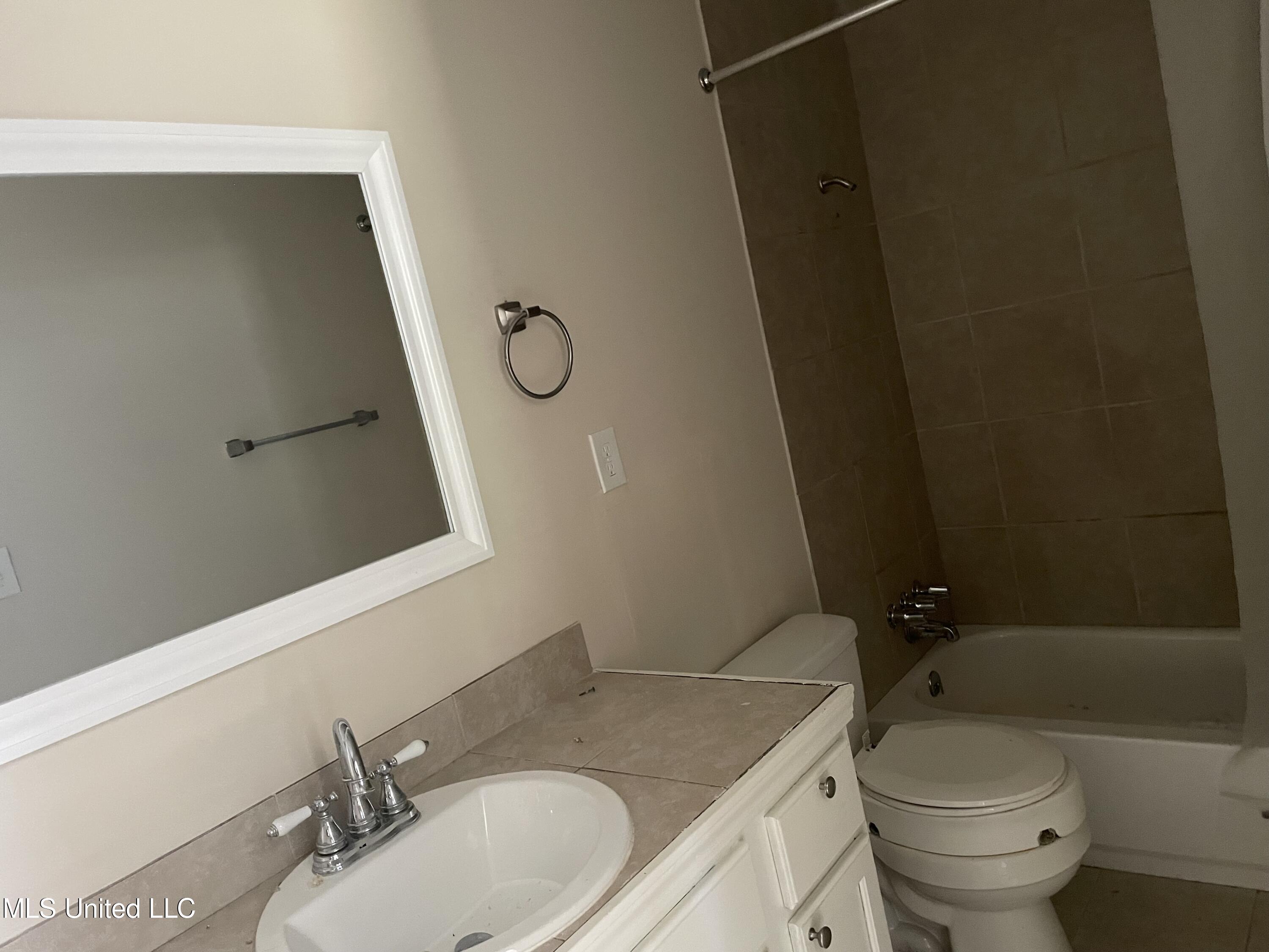 1352 Deerfield Lane Jackson, MS 39211 - Photo 5 of 9 IMG_4883