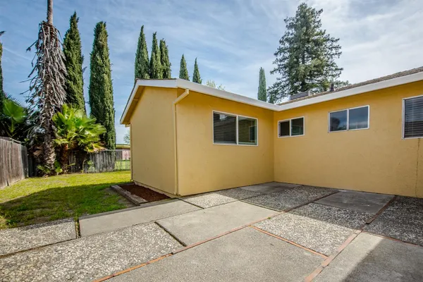 $499,000 | 5 Kern Avenue, Woodland, CA 95695