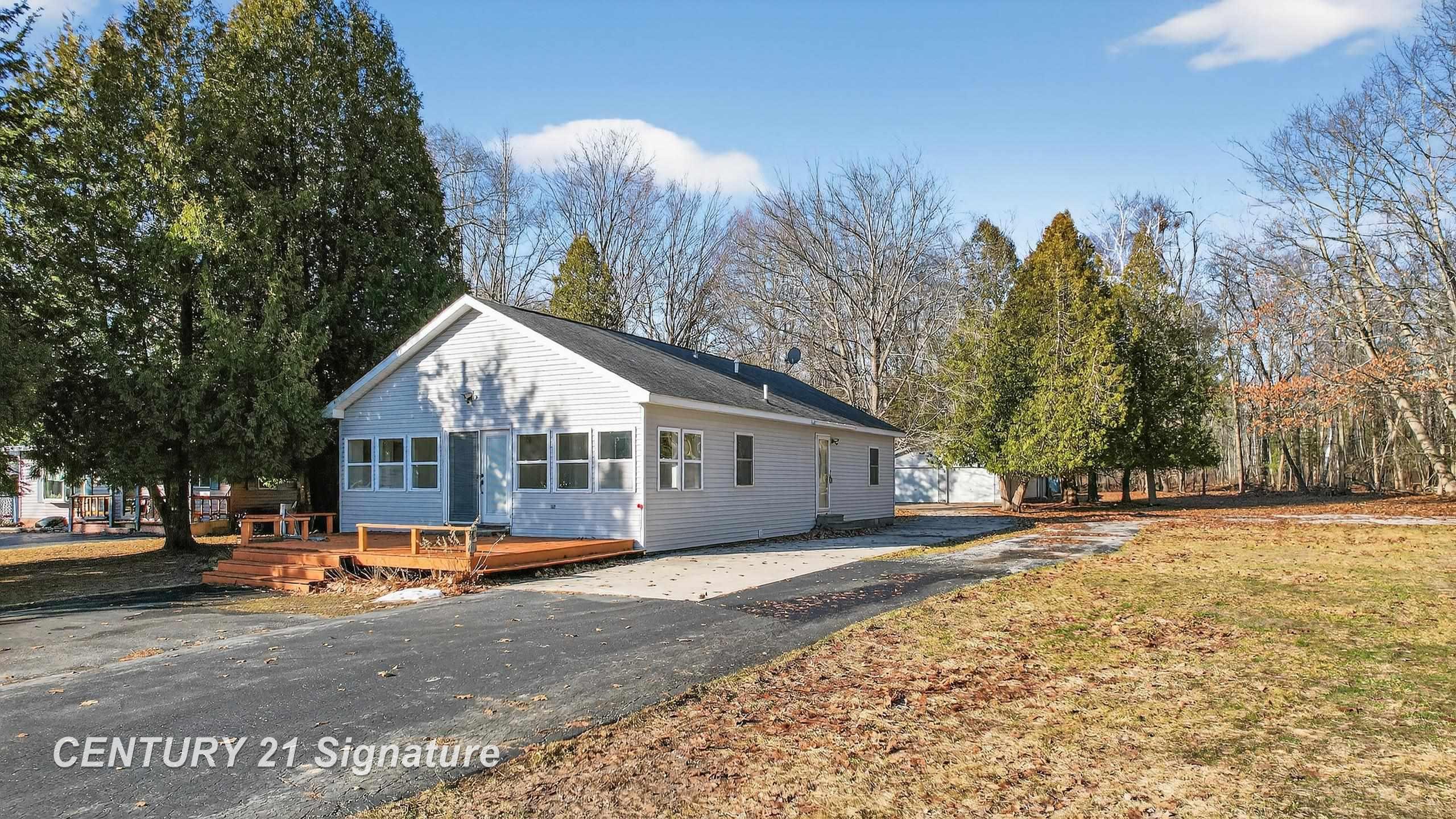 1647 North Huron Road Tawas City, MI 48763 - Photo 1 of 61