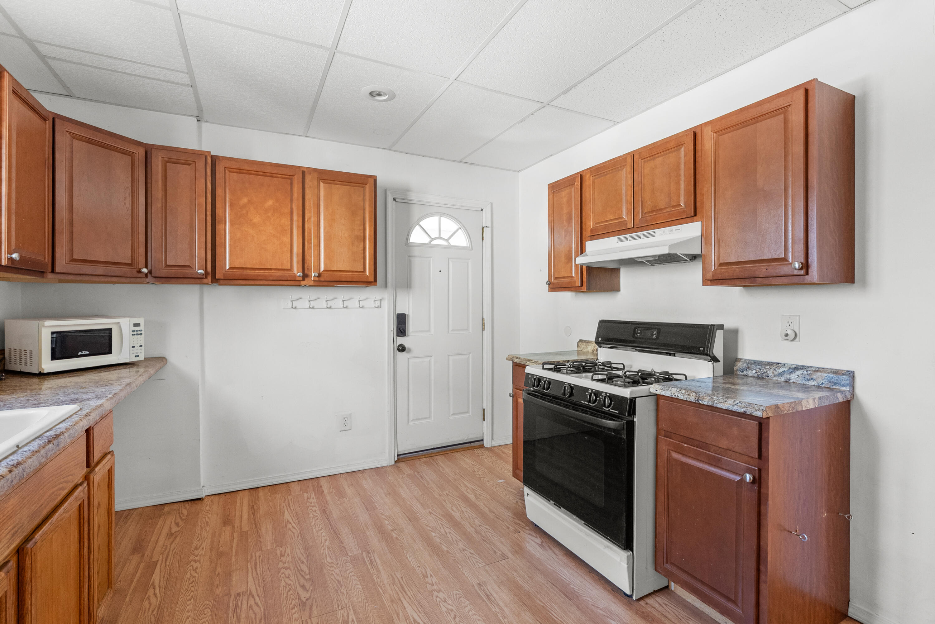 914 Denner Street Kalamazoo, MI 49006 - Photo 12 of 39 Denner St 914 Kalamazoo 49006-9