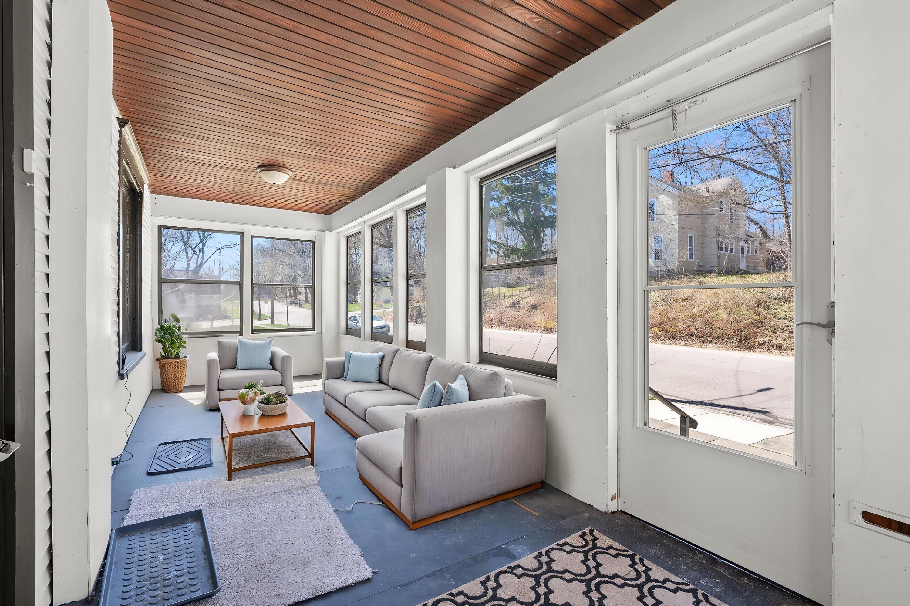914 Denner Street Kalamazoo, MI 49006 - Photo 2 of 39 porch staged