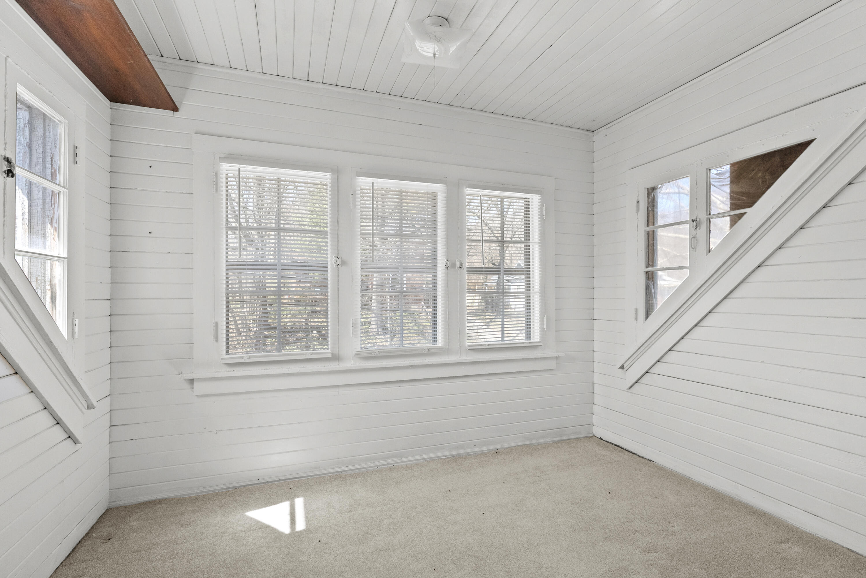 914 Denner Street Kalamazoo, MI 49006 - Photo 23 of 39 Denner St 914 Kalamazoo 49006-18