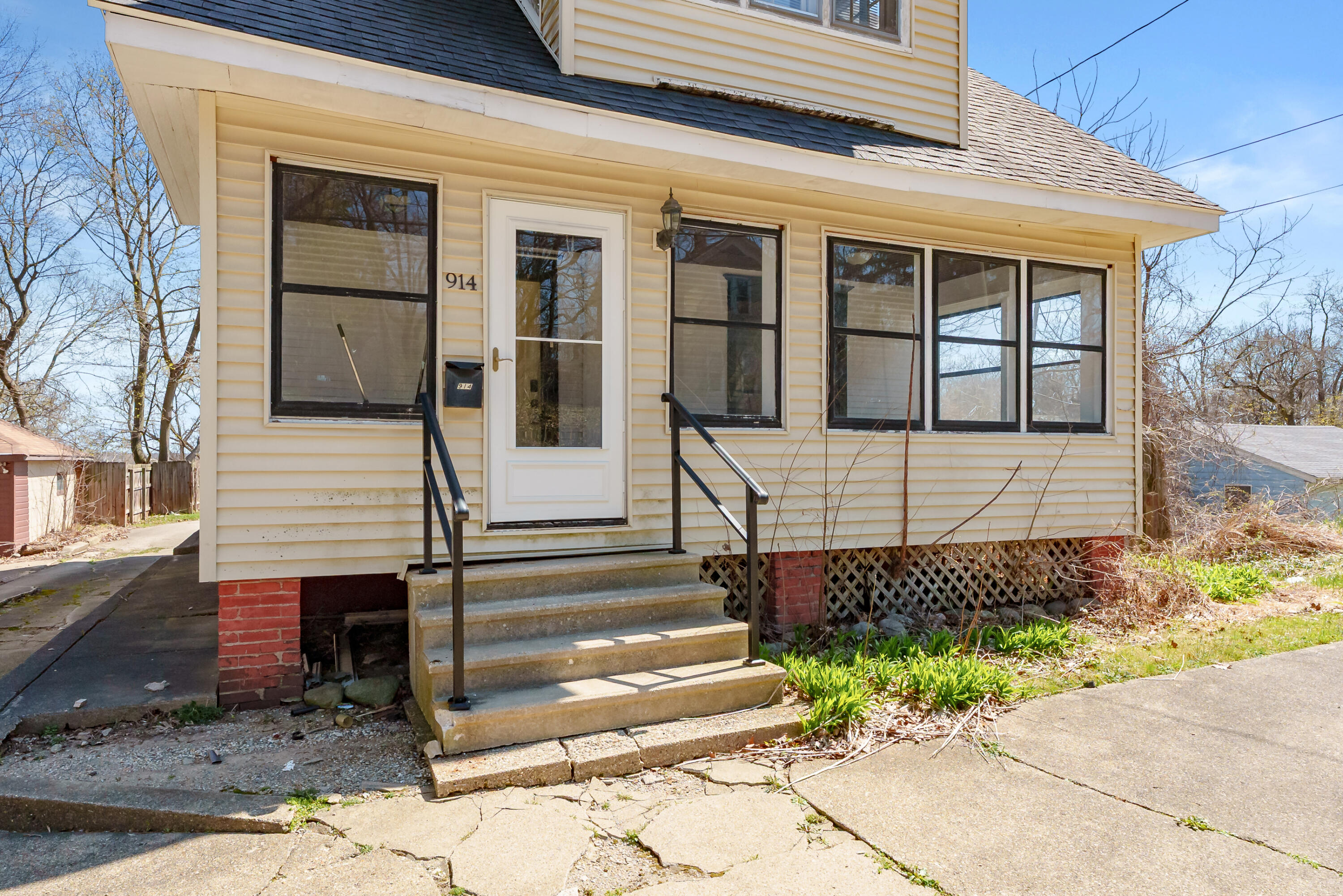 914 Denner Street Kalamazoo, MI 49006 - Photo 27 of 39 Denner St 914 Kalamazoo 49006-22