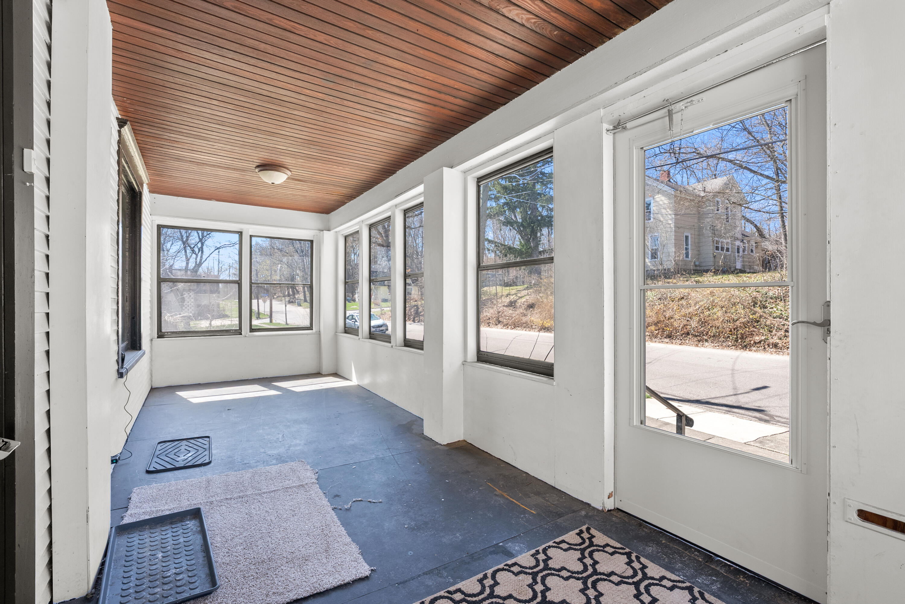 914 Denner Street Kalamazoo, MI 49006 - Photo 3 of 39 Denner St 914 Kalamazoo 49006-2