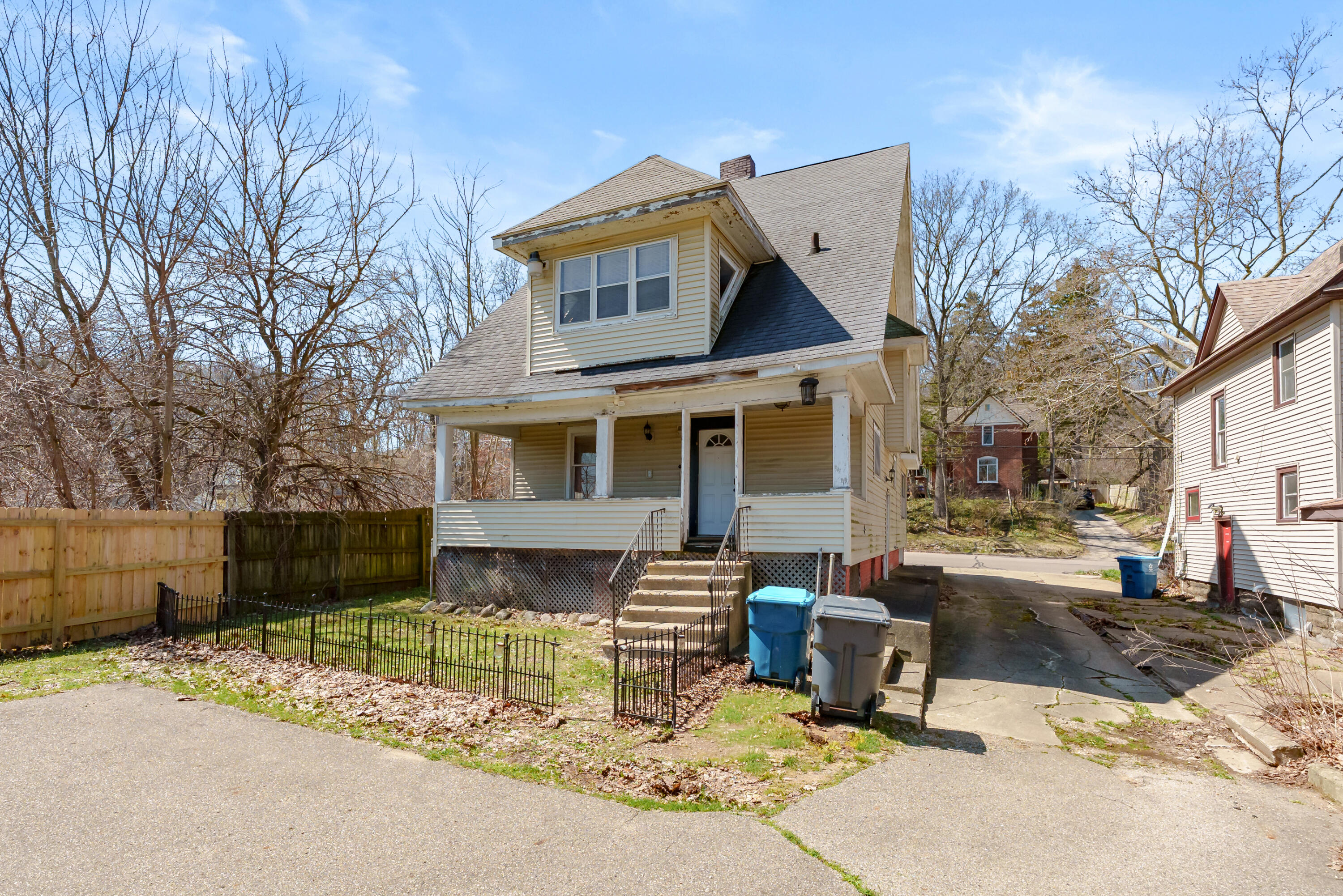 914 Denner Street Kalamazoo, MI 49006 - Photo 32 of 39 Denner St 914 Kalamazoo 49006-27