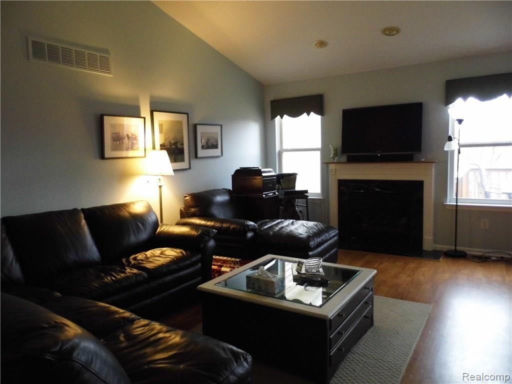 457 Lilly View Court Howell, MI 48843 - Photo 8 of 33 Spacious Great Room w/gas fireplace