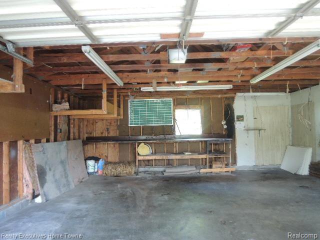 2747 Michigan Road Port Huron, MI 48060 - Photo 4 of 11 DSCN2647.jpg