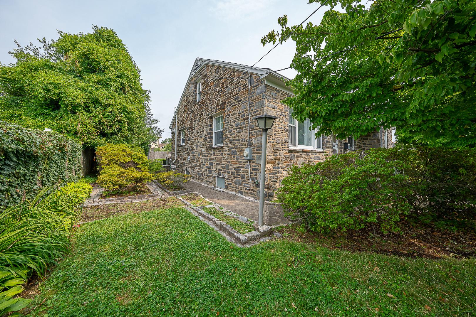 625 Cheswick Road Philadelphia, PA 19128 - Photo 56 of 59 Left sideyard from front view