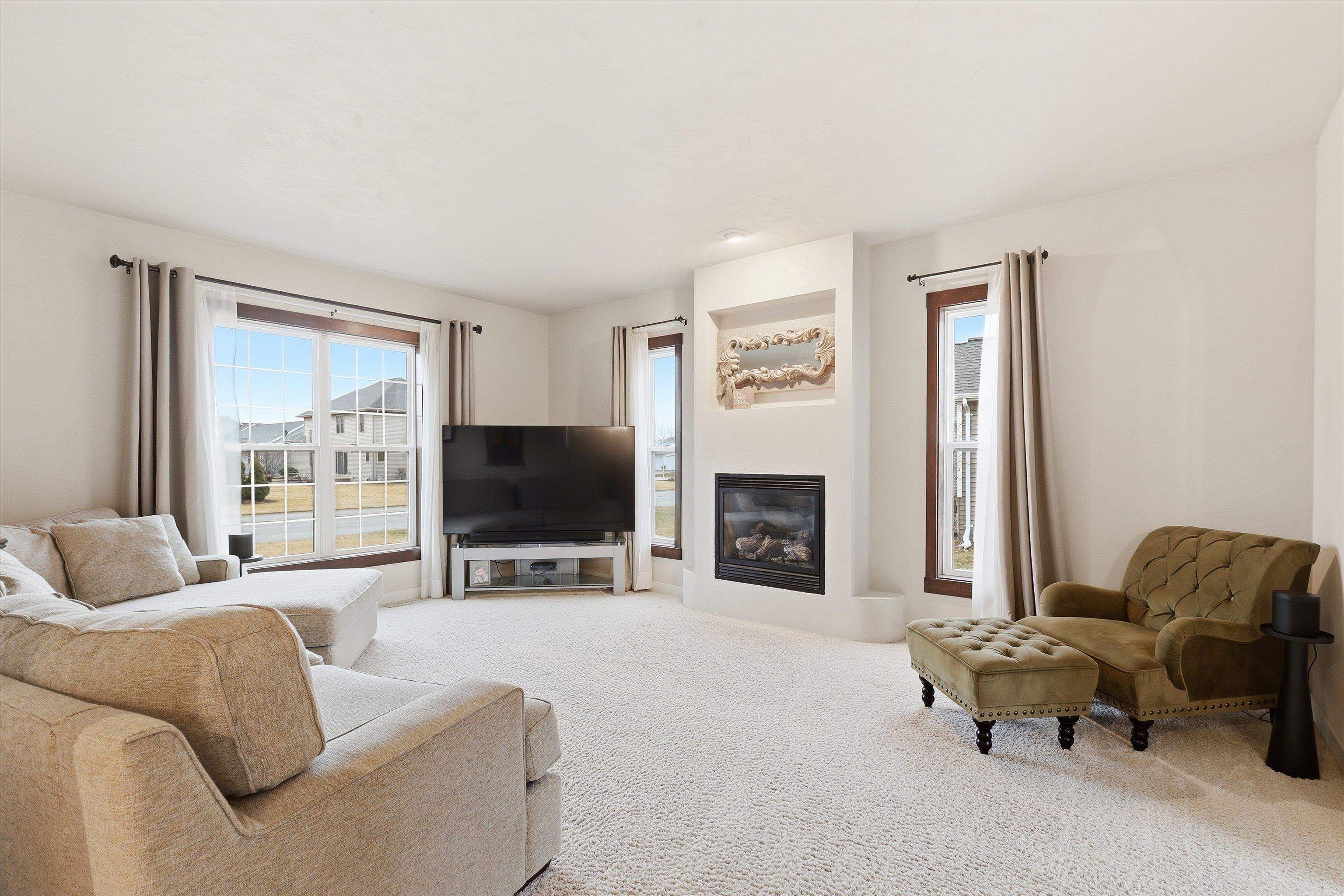 N9185 Jonsch Drive Appleton, WI 54915 - Photo 2 of 28