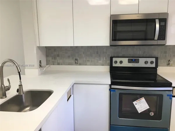 $2,000 | 7765 Southwest 86th Street, Unit F2208, Miami, FL 33143