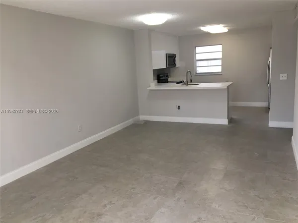 $2,000 | 7765 Southwest 86th Street, Unit F2208, Miami, FL 33143