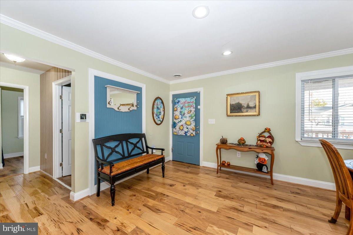 1306 3rd Road Middle River, MD 21220 - Photo 5 of 60 Charming entryway with vibrant accents.