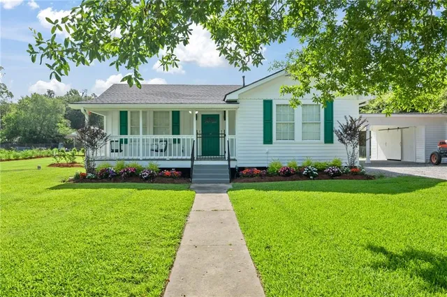$2,200 | 225 Magnolia Street, Mandeville, LA 70448