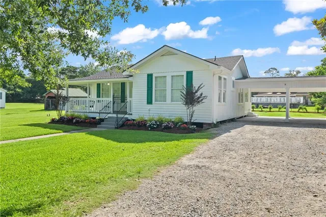 $2,200 | 225 Magnolia Street, Mandeville, LA 70448