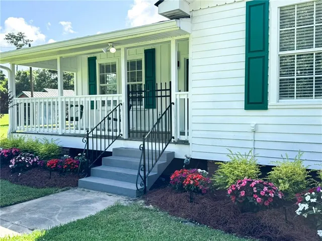 $2,200 | 225 Magnolia Street, Mandeville, LA 70448