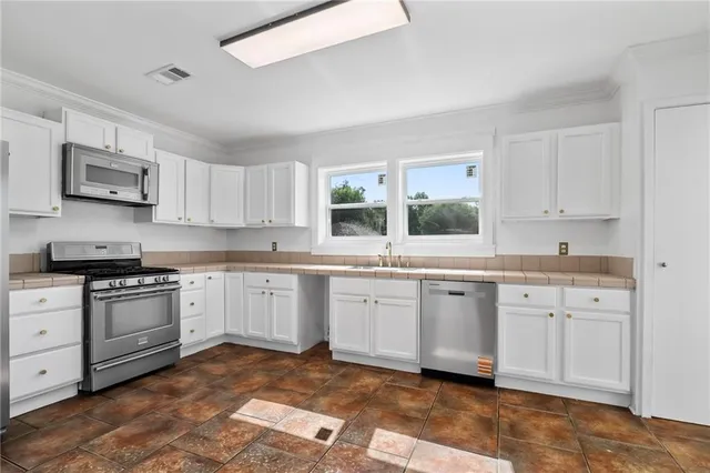 $2,200 | 225 Magnolia Street, Mandeville, LA 70448