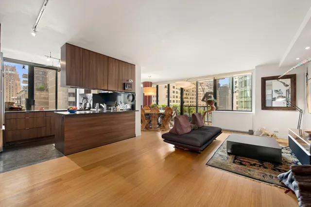 $2,000,000 | 255 East 49th Street, Unit 14D | Midtown East