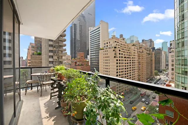 $2,000,000 | 255 East 49th Street, Unit 14D | Midtown East