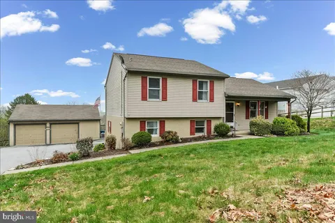 $400,000 | 597 Lancaster Pike, New Providence, PA 17560