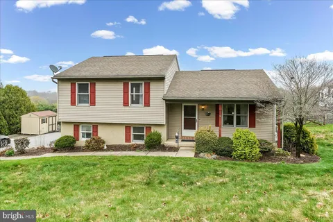 $400,000 | 597 Lancaster Pike, New Providence, PA 17560