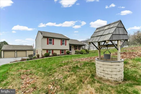 $400,000 | 597 Lancaster Pike, New Providence, PA 17560
