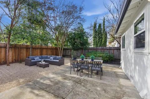 $2,595,000 | 1123 Oak Avenue, St. Helena, CA 94574